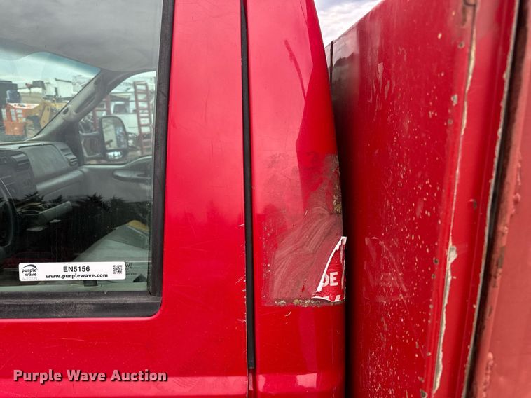 image for item EN5156 2006 Ford F550 Super Duty chipper truck