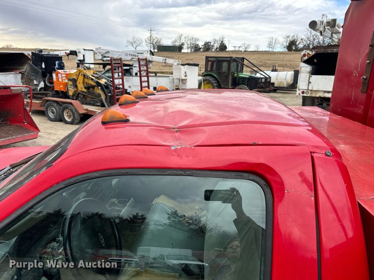 image for item EN5156 2006 Ford F550 Super Duty chipper truck