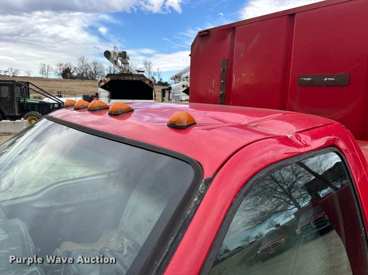 image for item EN5156 2006 Ford F550 Super Duty chipper truck