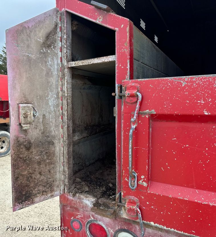 image for item EN5156 2006 Ford F550 Super Duty chipper truck