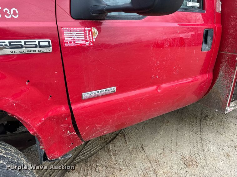 image for item EN5156 2006 Ford F550 Super Duty chipper truck