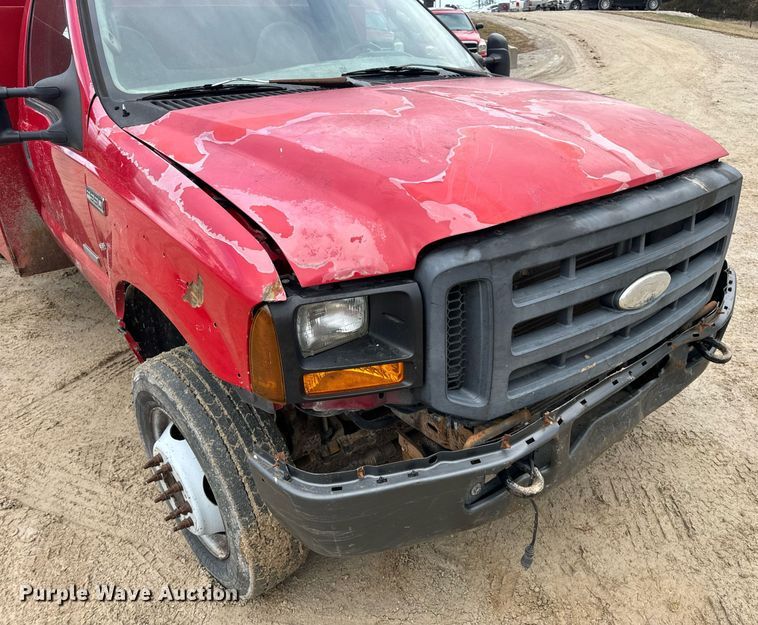 image for item EN5156 2006 Ford F550 Super Duty chipper truck