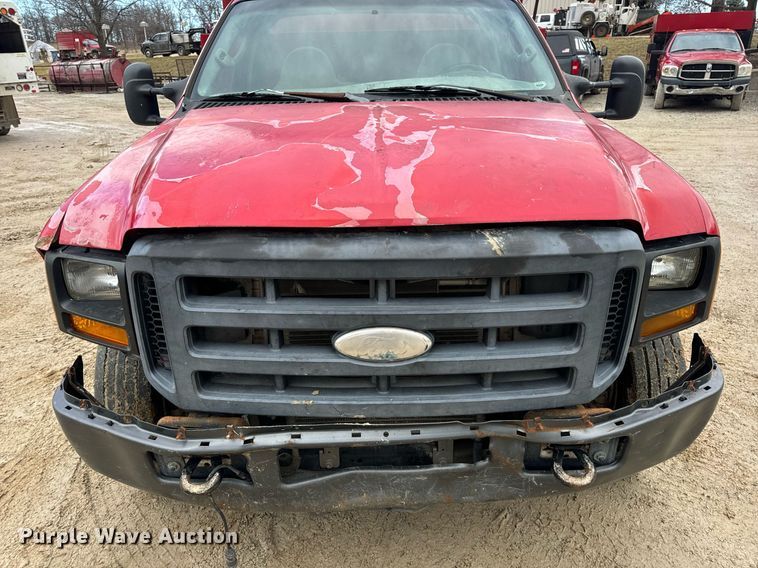 image for item EN5156 2006 Ford F550 Super Duty chipper truck