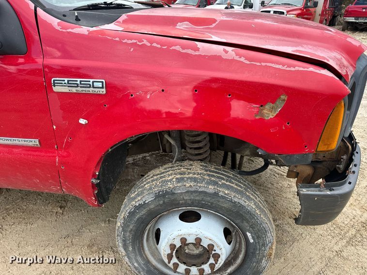 image for item EN5156 2006 Ford F550 Super Duty chipper truck