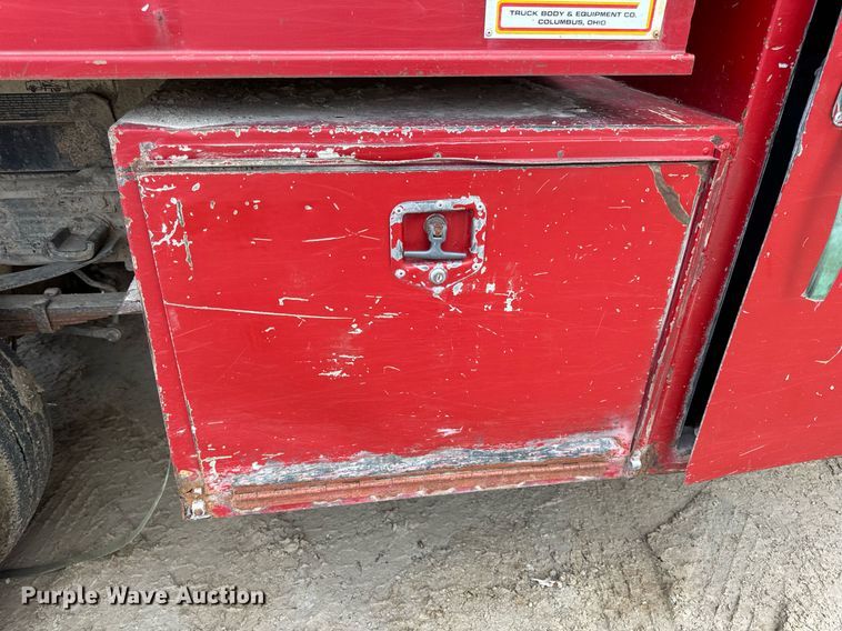 image for item EN5156 2006 Ford F550 Super Duty chipper truck