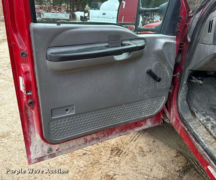 image for item EN5156 2006 Ford F550 Super Duty chipper truck