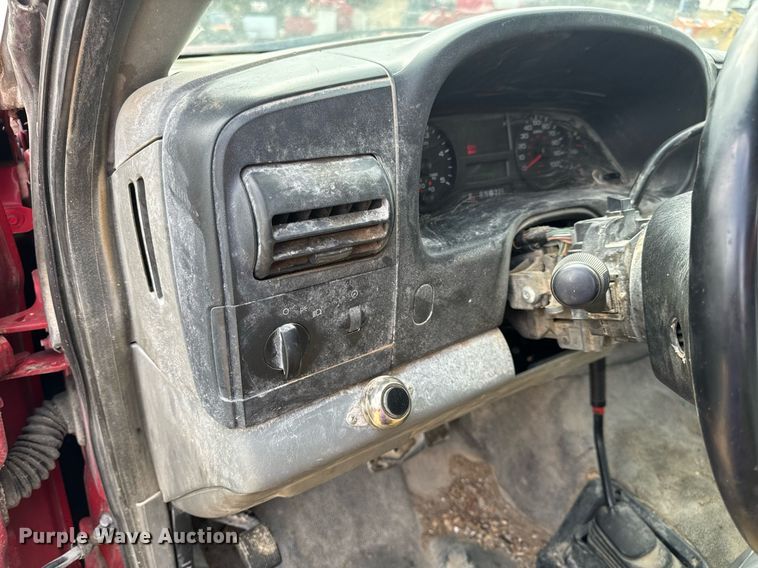 image for item EN5156 2006 Ford F550 Super Duty chipper truck