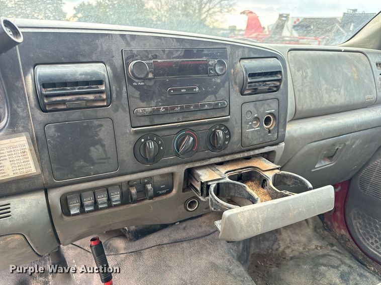 image for item EN5156 2006 Ford F550 Super Duty chipper truck