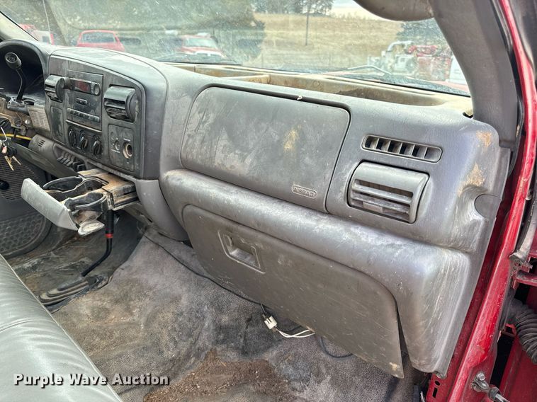 image for item EN5156 2006 Ford F550 Super Duty chipper truck