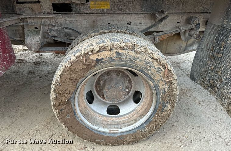 image for item EN5156 2006 Ford F550 Super Duty chipper truck