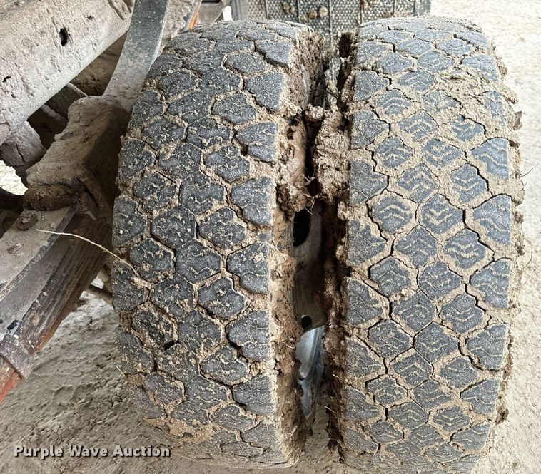 image for item EN5156 2006 Ford F550 Super Duty chipper truck