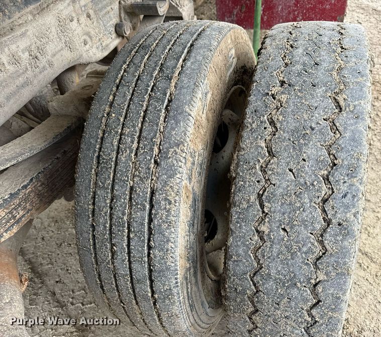 image for item EN5156 2006 Ford F550 Super Duty chipper truck