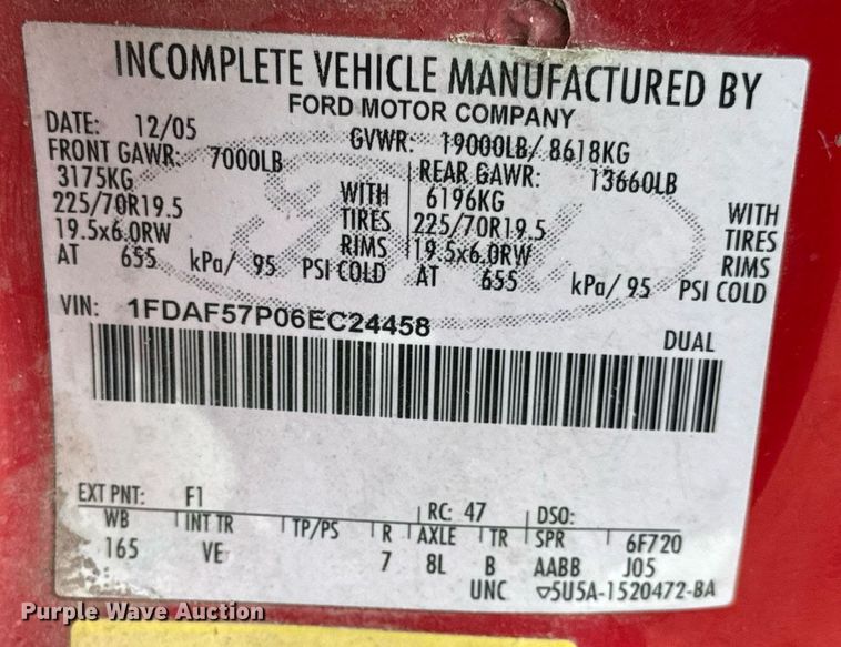 image for item EN5156 2006 Ford F550 Super Duty chipper truck