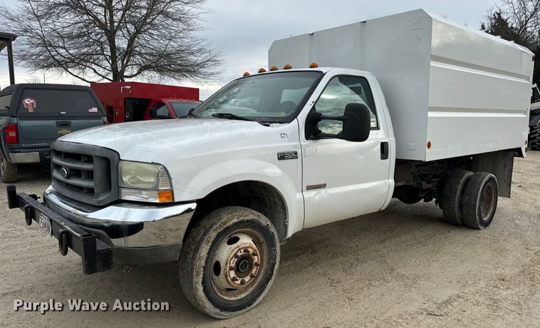 image for item EN5157 2003 Ford F550 Super Duty chipper truck