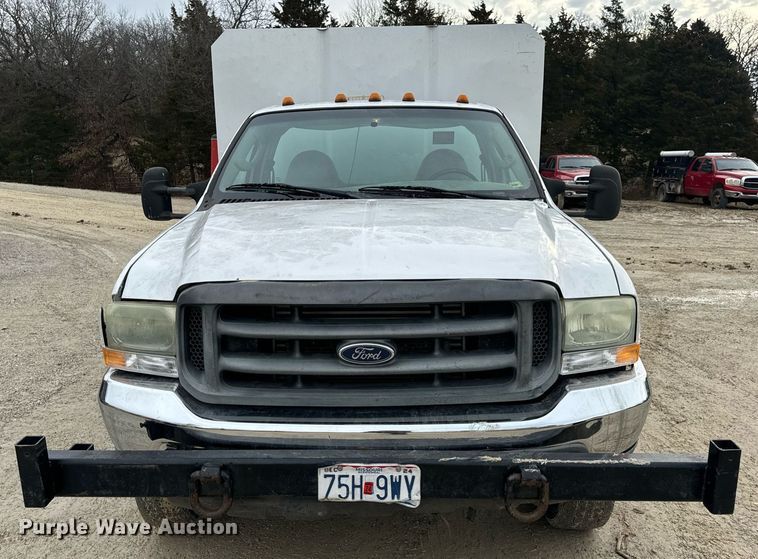 image for item EN5157 2003 Ford F550 Super Duty chipper truck