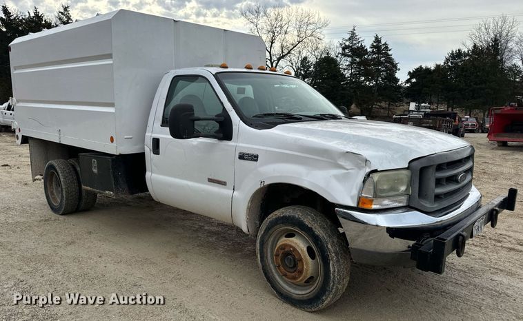image for item EN5157 2003 Ford F550 Super Duty chipper truck