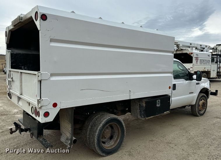 image for item EN5157 2003 Ford F550 Super Duty chipper truck