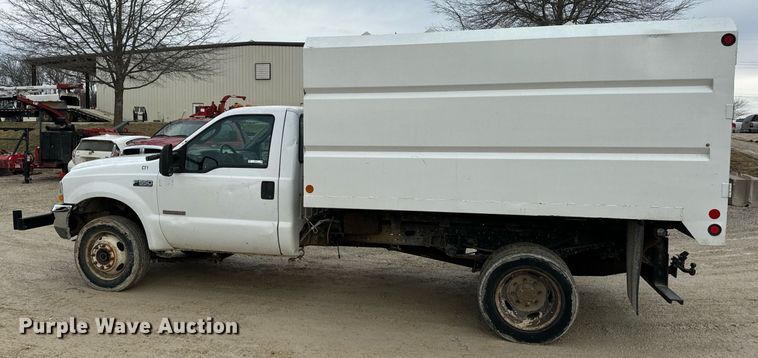 image for item EN5157 2003 Ford F550 Super Duty chipper truck