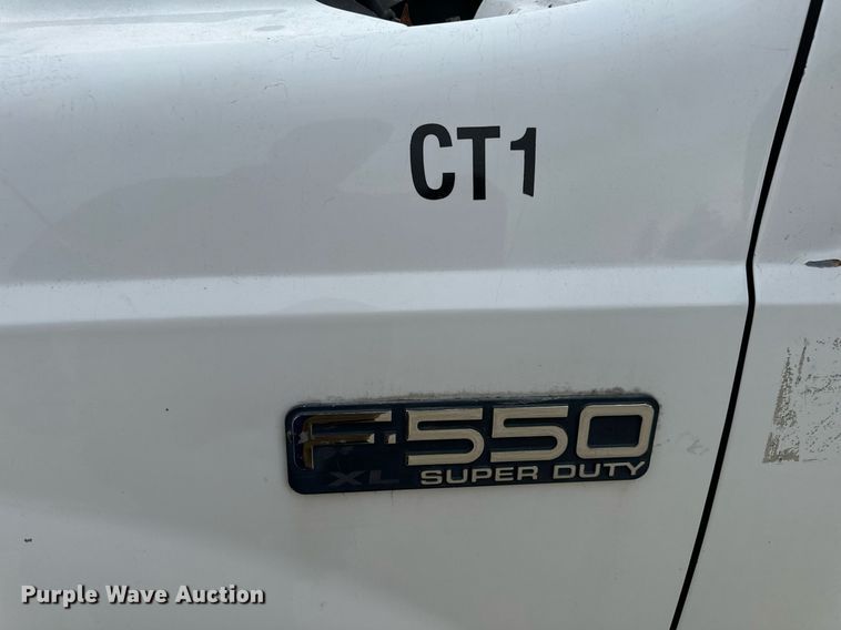 image for item EN5157 2003 Ford F550 Super Duty chipper truck