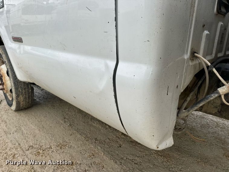 image for item EN5157 2003 Ford F550 Super Duty chipper truck
