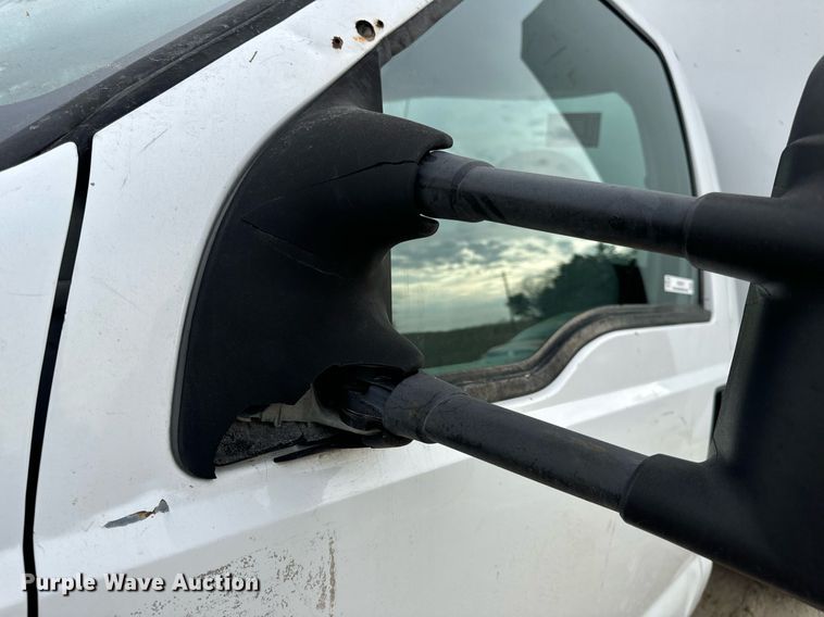 image for item EN5157 2003 Ford F550 Super Duty chipper truck