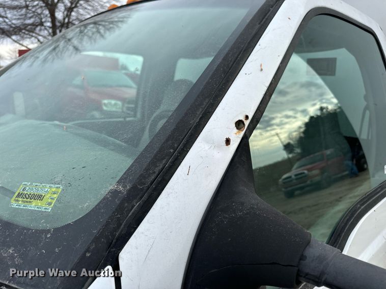 image for item EN5157 2003 Ford F550 Super Duty chipper truck