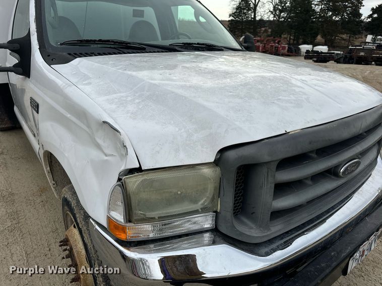 image for item EN5157 2003 Ford F550 Super Duty chipper truck