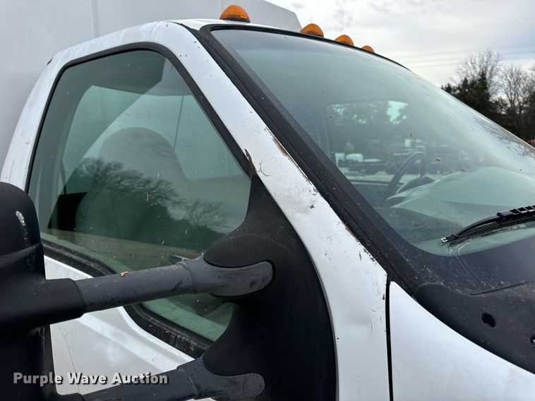 image for item EN5157 2003 Ford F550 Super Duty chipper truck