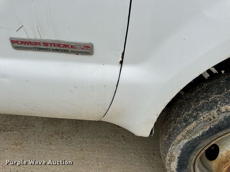 image for item EN5157 2003 Ford F550 Super Duty chipper truck