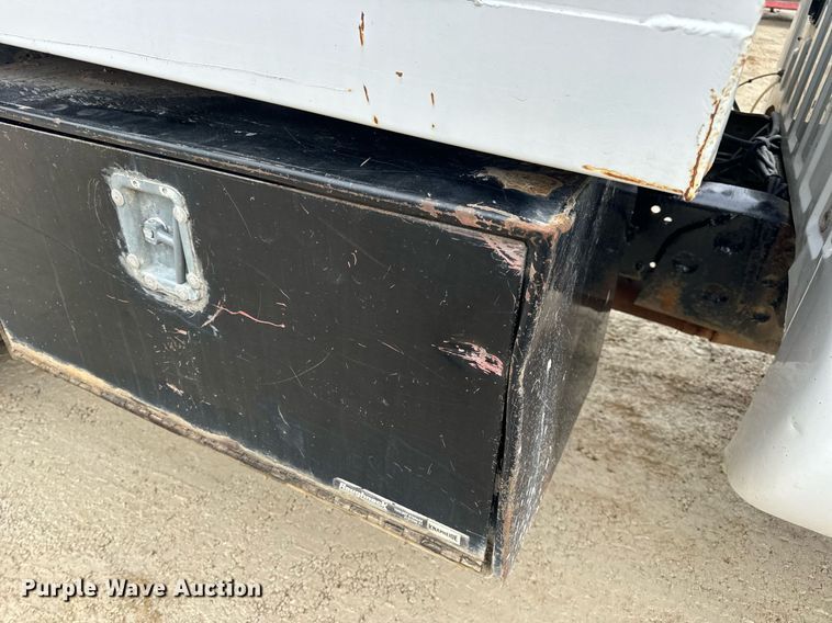 image for item EN5157 2003 Ford F550 Super Duty chipper truck