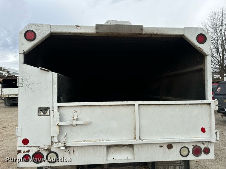 image for item EN5157 2003 Ford F550 Super Duty chipper truck