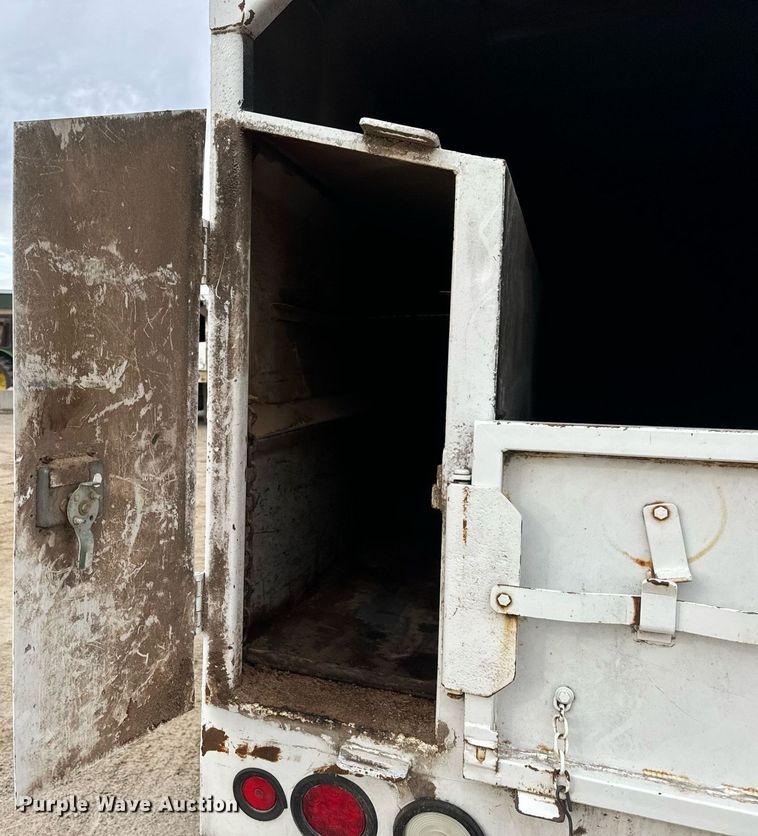 image for item EN5157 2003 Ford F550 Super Duty chipper truck