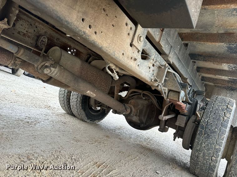 image for item EN5157 2003 Ford F550 Super Duty chipper truck