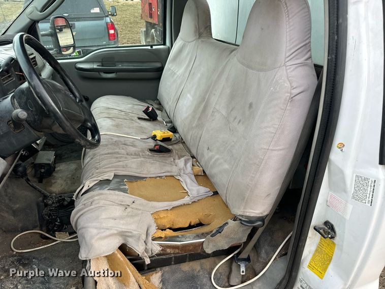 image for item EN5157 2003 Ford F550 Super Duty chipper truck