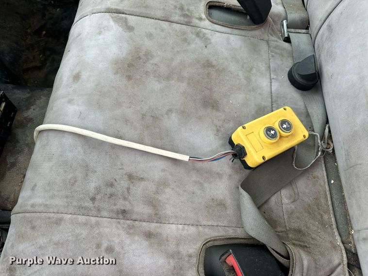 image for item EN5157 2003 Ford F550 Super Duty chipper truck