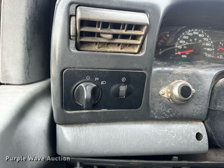 image for item EN5157 2003 Ford F550 Super Duty chipper truck