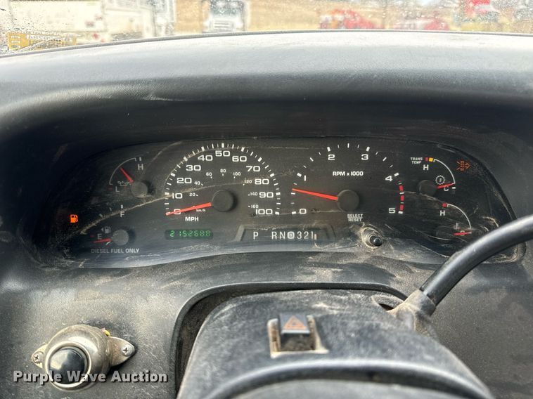 image for item EN5157 2003 Ford F550 Super Duty chipper truck