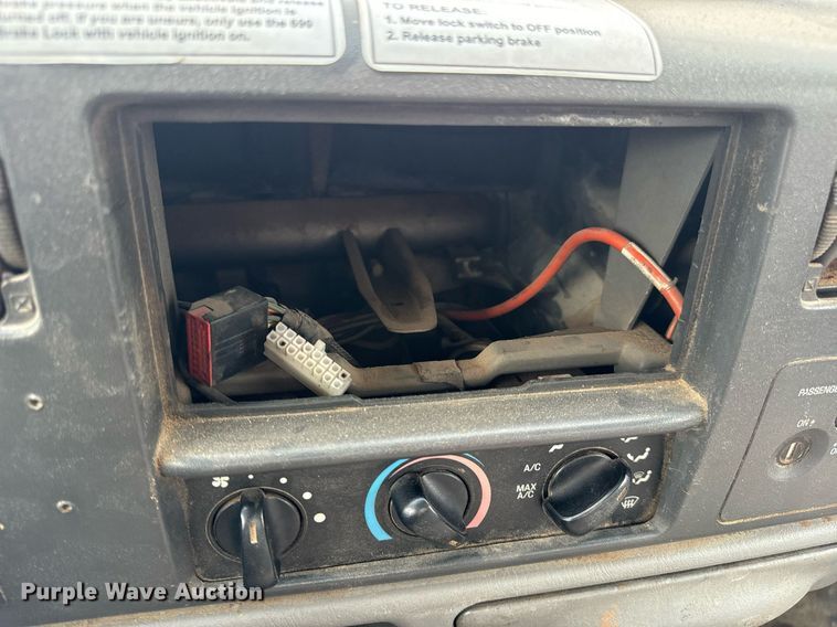 image for item EN5157 2003 Ford F550 Super Duty chipper truck