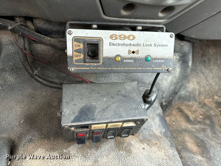 image for item EN5157 2003 Ford F550 Super Duty chipper truck