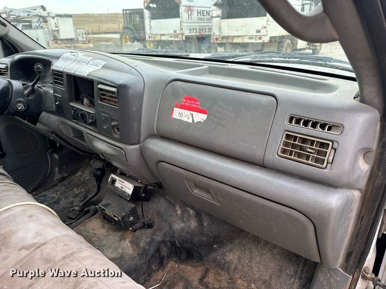 image for item EN5157 2003 Ford F550 Super Duty chipper truck