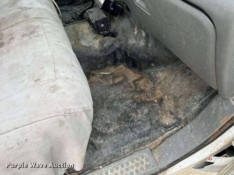 image for item EN5157 2003 Ford F550 Super Duty chipper truck