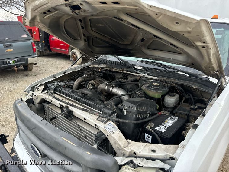 image for item EN5157 2003 Ford F550 Super Duty chipper truck