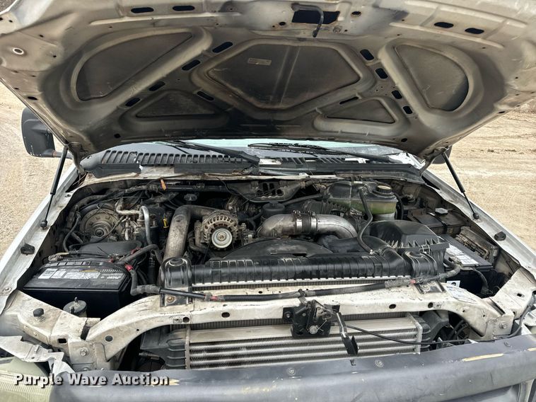 image for item EN5157 2003 Ford F550 Super Duty chipper truck