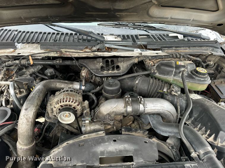 image for item EN5157 2003 Ford F550 Super Duty chipper truck