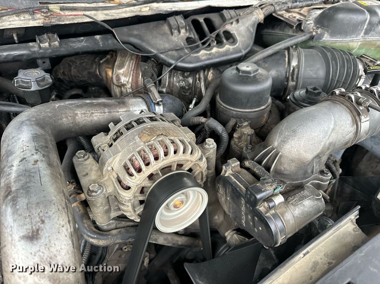 image for item EN5157 2003 Ford F550 Super Duty chipper truck