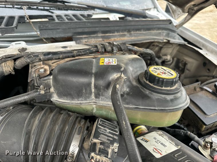 image for item EN5157 2003 Ford F550 Super Duty chipper truck