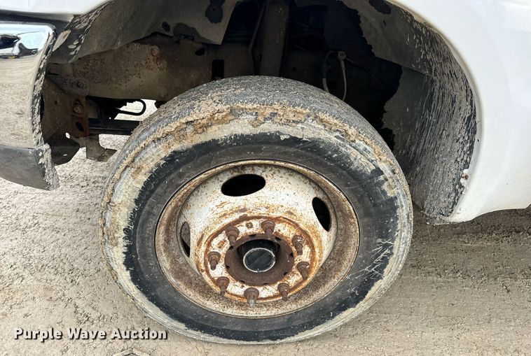 image for item EN5157 2003 Ford F550 Super Duty chipper truck