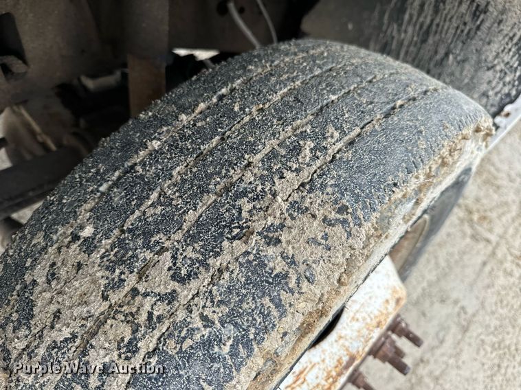 image for item EN5157 2003 Ford F550 Super Duty chipper truck