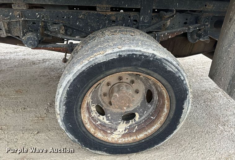 image for item EN5157 2003 Ford F550 Super Duty chipper truck