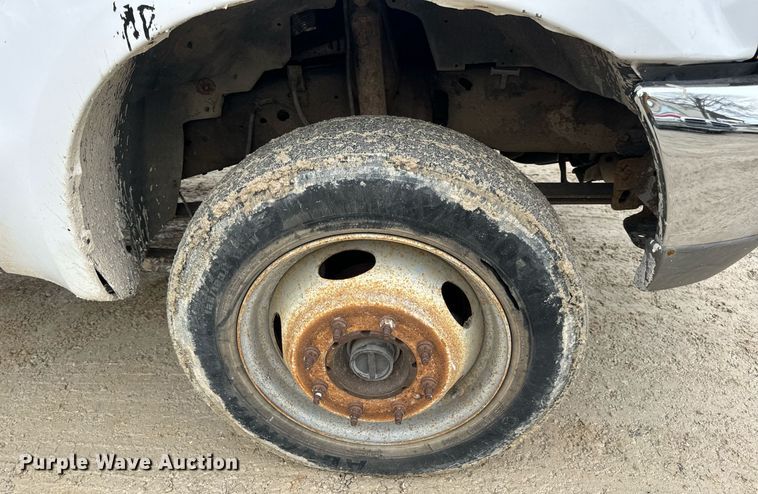 image for item EN5157 2003 Ford F550 Super Duty chipper truck